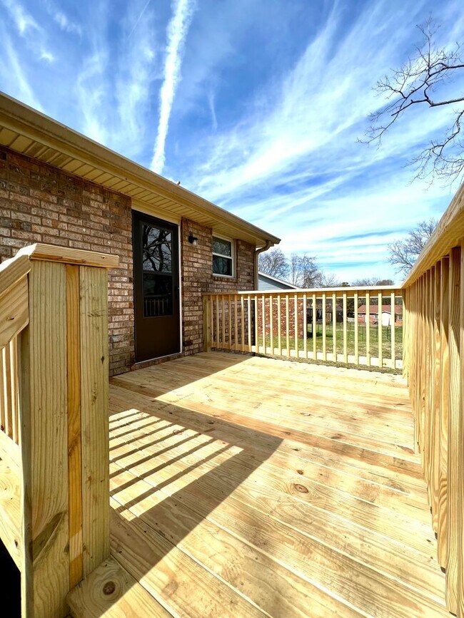 Newly Renovated 2 BR 1 BA Duplex in Madiso... 1500 Meadow Bend Dr