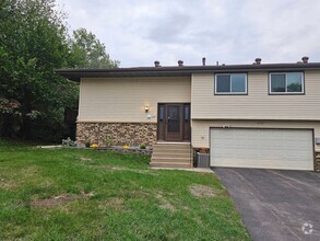 Building Photo - 3 bed, 1.5 bath Gem with large yard off cu...