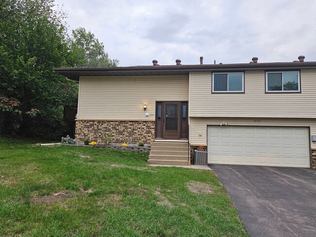 Primary Photo - 3 bed, 1.5 bath Gem with large yard off cu...