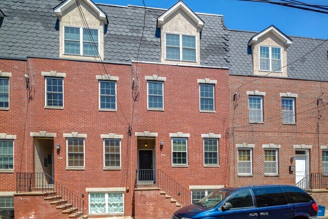 Building Photo - 2635 Catharine St