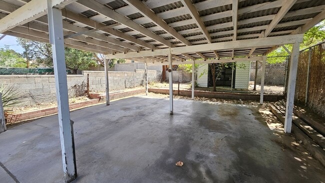 Building Photo - 4bed 2 bath