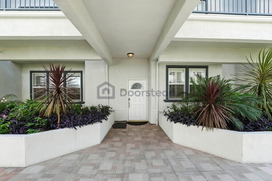 Building Photo - 465 E Magnolia Blvd
