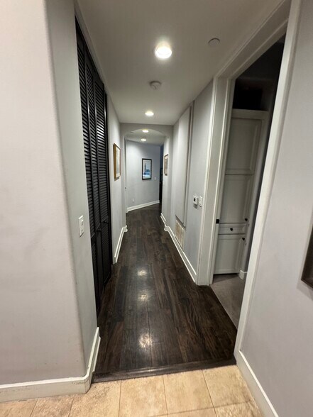 Building Photo - 1414 S Beverly Glen Blvd