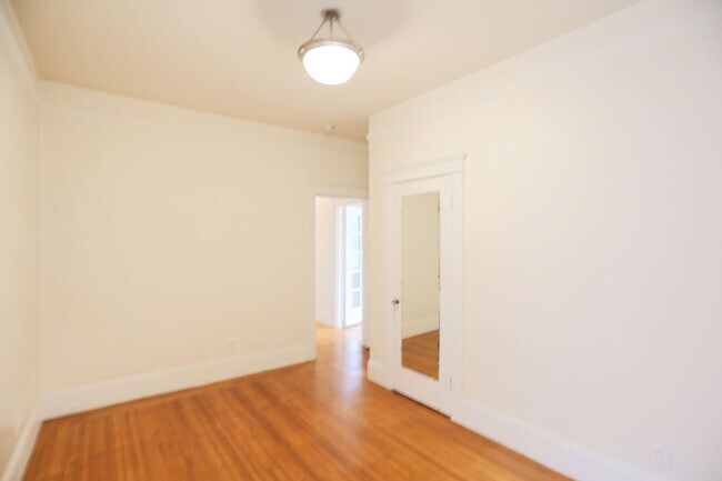 Building Photo - 312 20th Ave