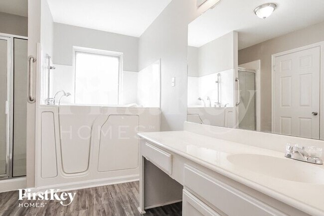 Building Photo - 14827 Willow Hearth Dr
