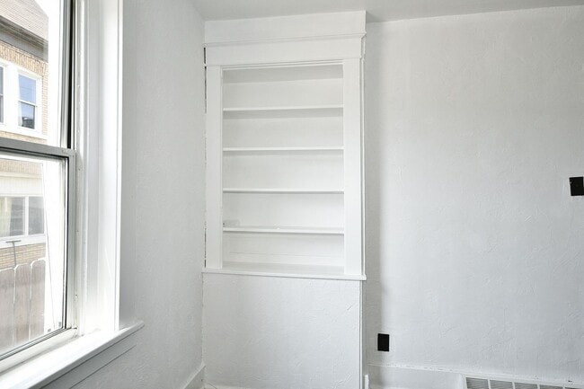 Building Photo - 511 Main St