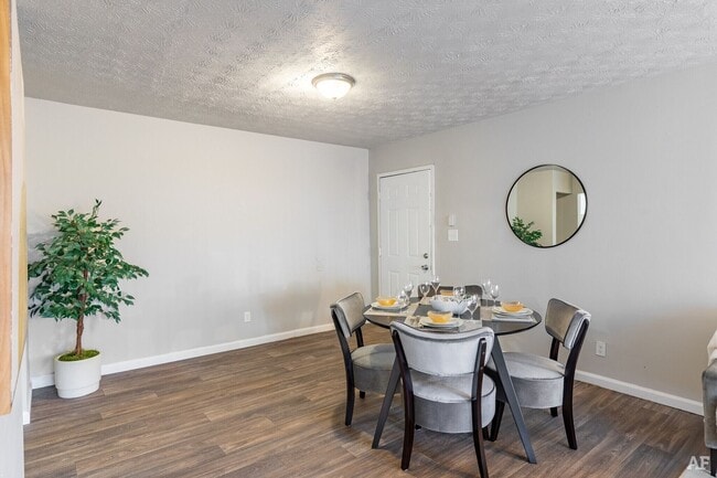 Interior Photo - Park Valley