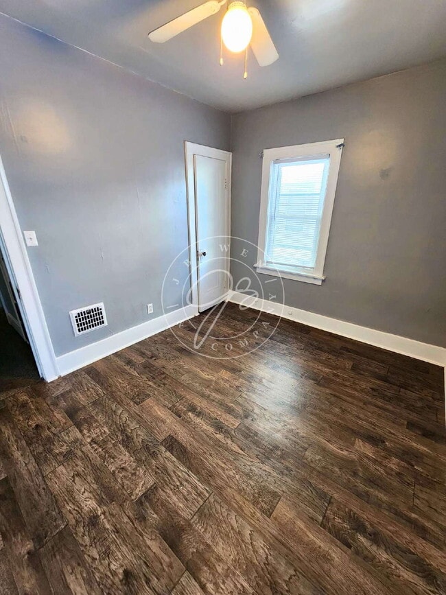 Building Photo - 1944 Crosswell Pl