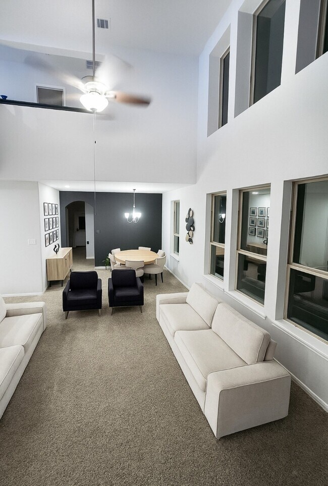 Building Photo - 14224 Grand Hls Dr