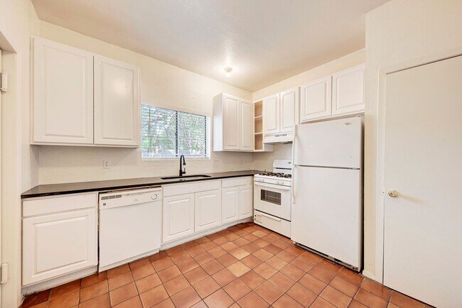 Building Photo - 3102 Cedar St