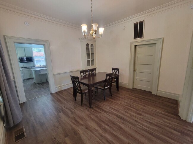 Building Photo - SAC T 9081-9085