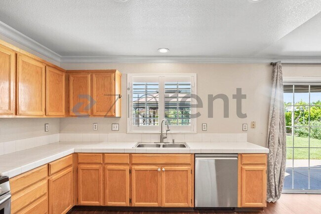 Building Photo - 1366 Jayhawk Ln