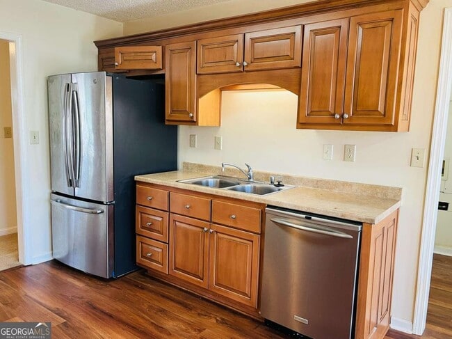 Building Photo - 155 Woodstream Dr