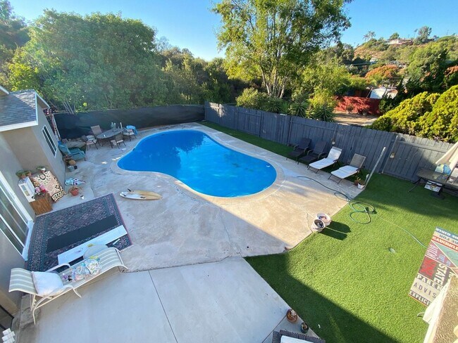 Building Photo - 4BD/2BA, POOL!!
