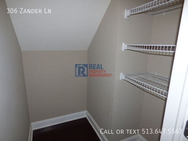 Building Photo - 306 Zander Ln