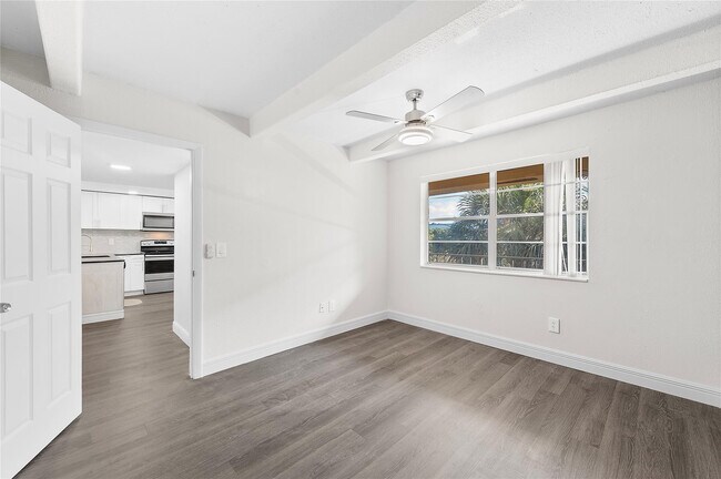 Building Photo - 10120 Boca Entrada Blvd