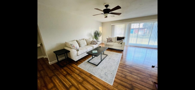 Building Photo - 582 Revilo Blvd