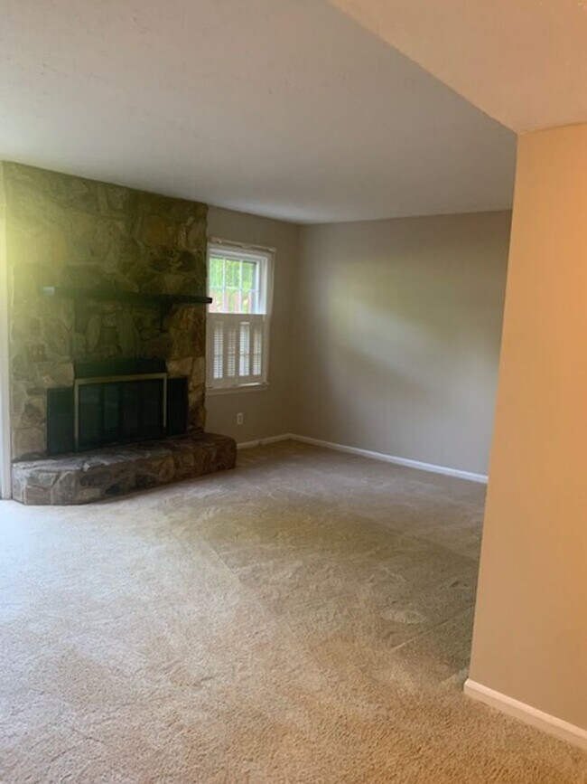 Building Photo - Single Family Home