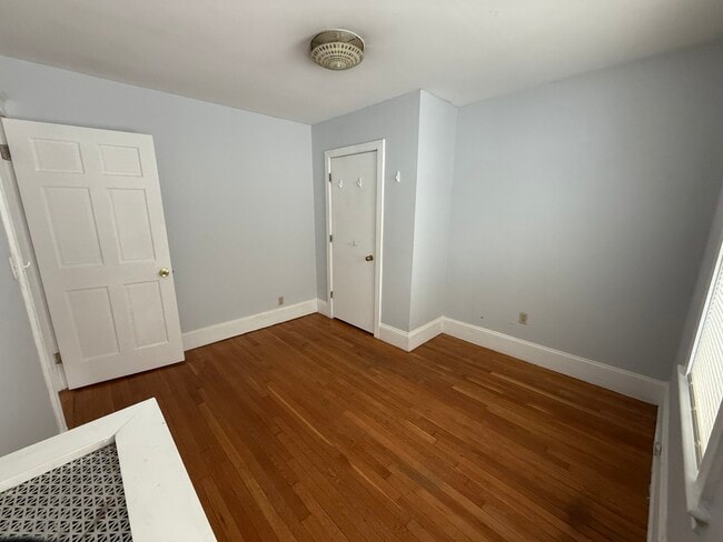 Building Photo - 527 Gallivan Blvd