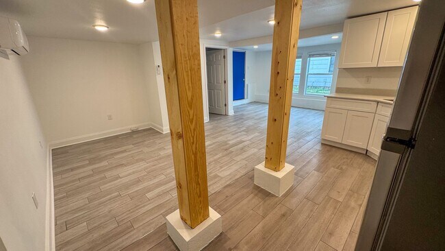 Building Photo - 7423-7429 Hampson - 7423 Basement Left
