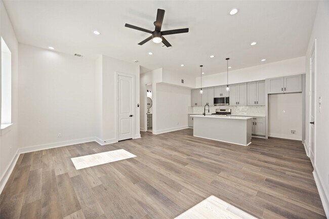 Building Photo - 6528 Tuskegee St