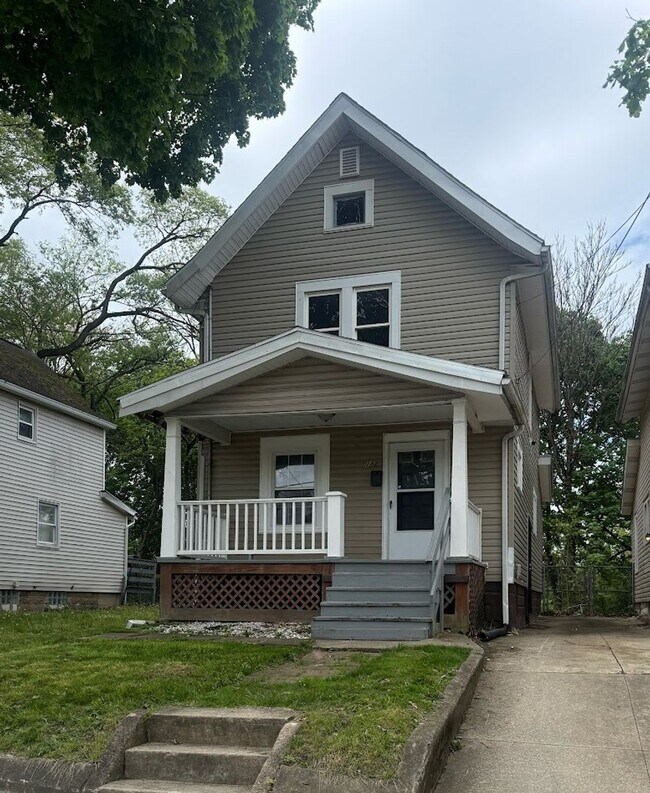 Building Photo - 4 Bedroom 1 Bathroom Single Family Home for Rent!