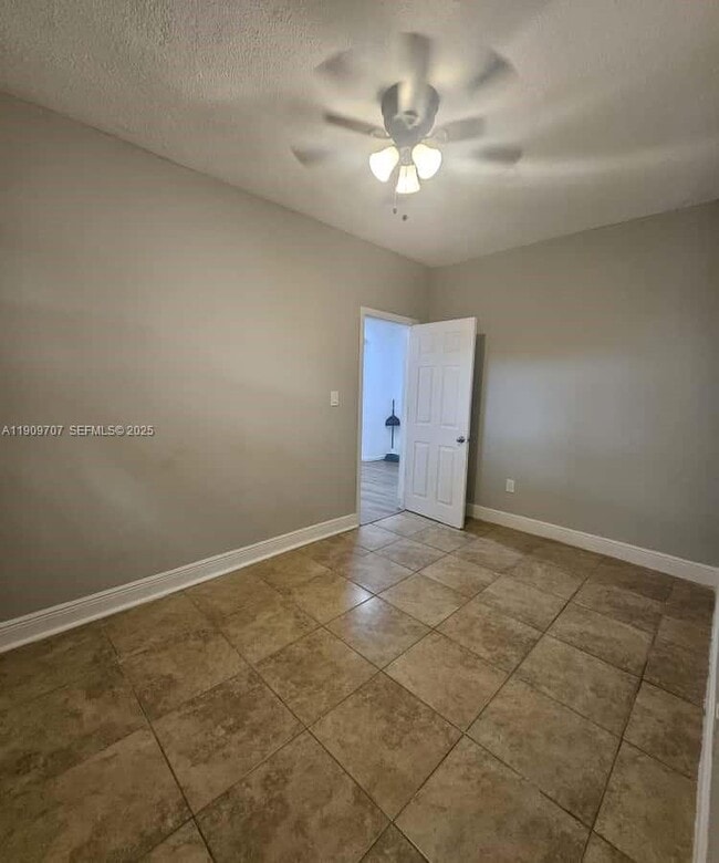 Building Photo - 1008 N 18th Ct