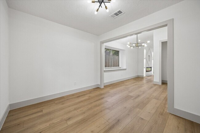 Building Photo - 9214 Grandview Park Dr