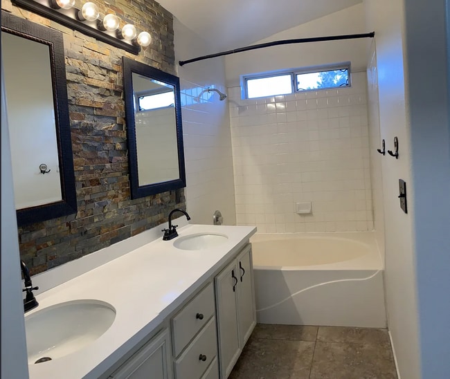 Building Photo - 309 Teal Ridge Hills Dr