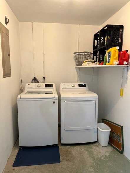 Building Photo - 8513 Dominican Ct