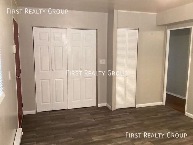 Building Photo - 4565 Gardendale-
