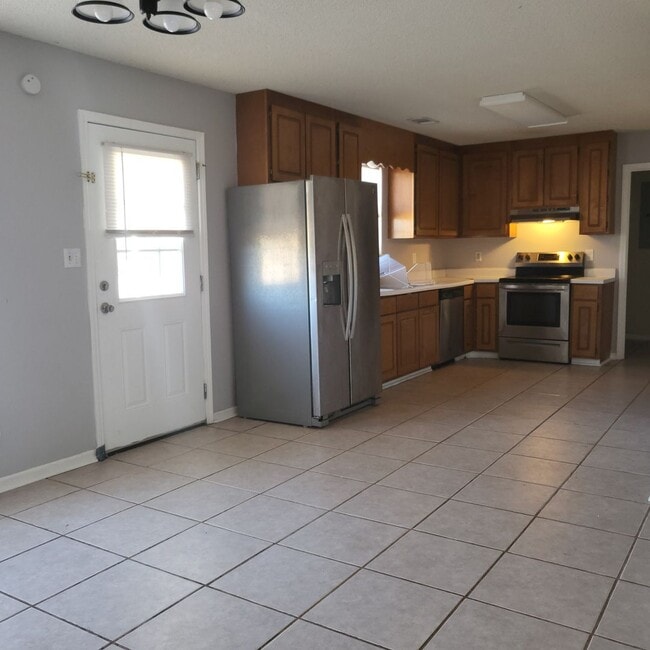 Building Photo - 723 Macey St