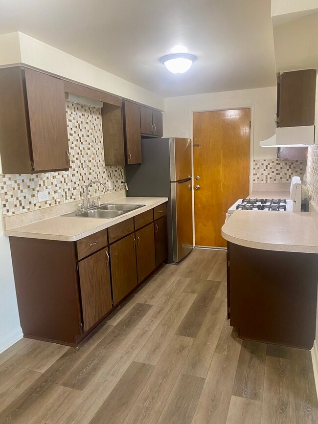 Building Photo - 7809 Rutherford Ave