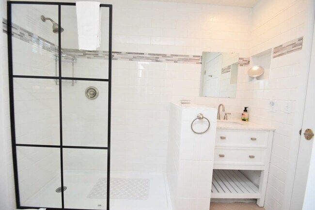 Building Photo - 60 Westover Ln