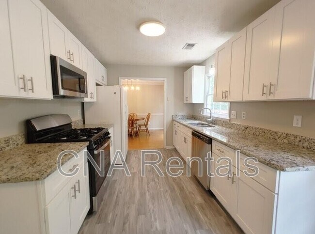Building Photo - 4635 Hampton Square Dr