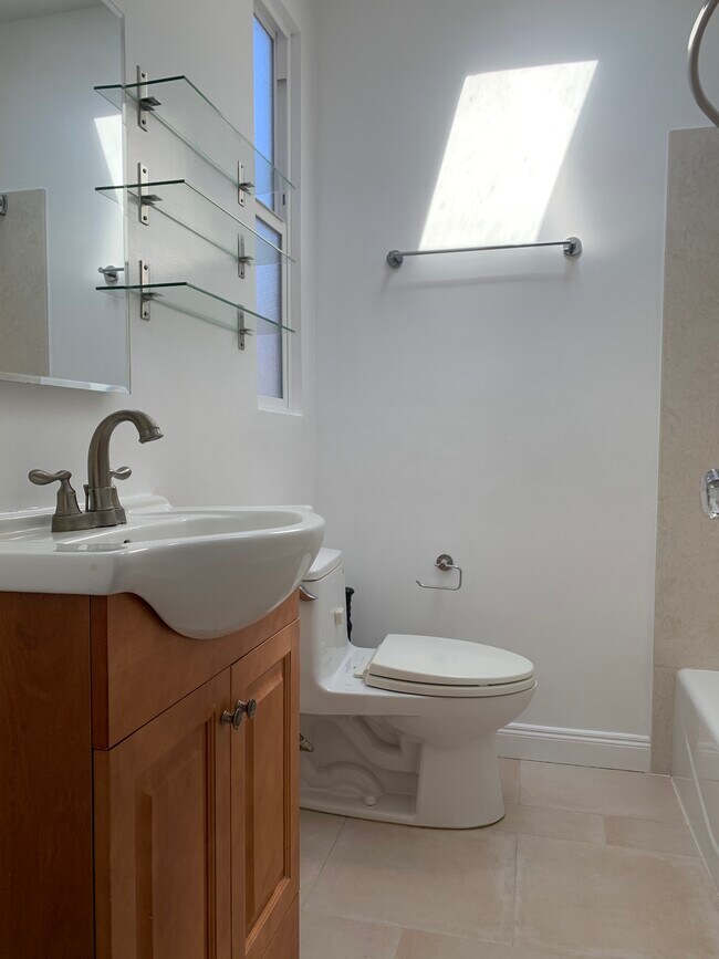 Building Photo - 511 Pomona Avenue