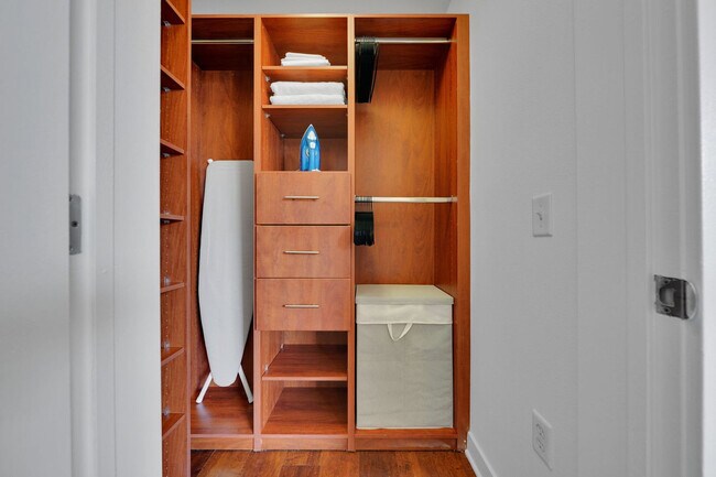 Building Photo - 355 Berry St