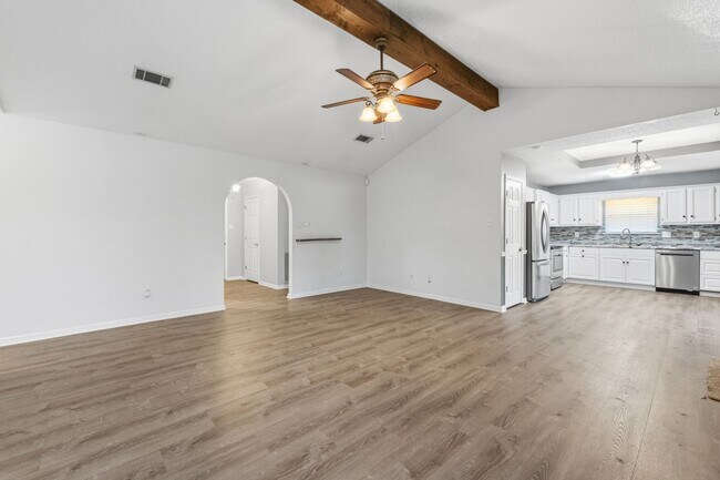 Building Photo - Great location in Sherwood