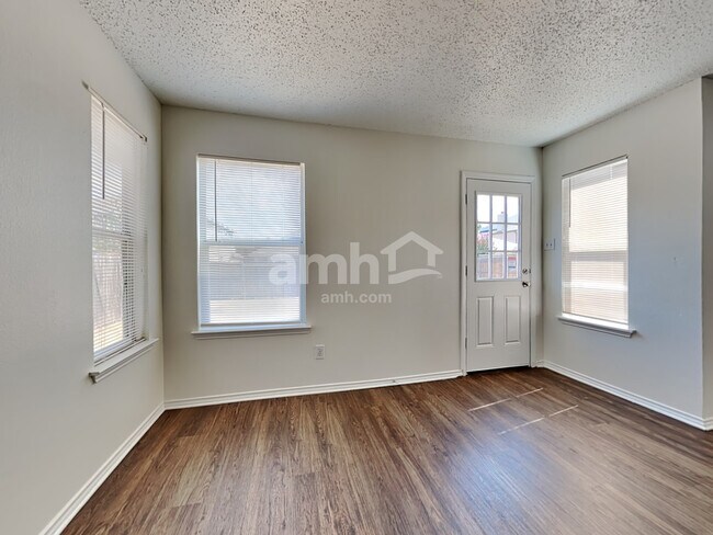 Building Photo - 4809 Palm Ridge Dr