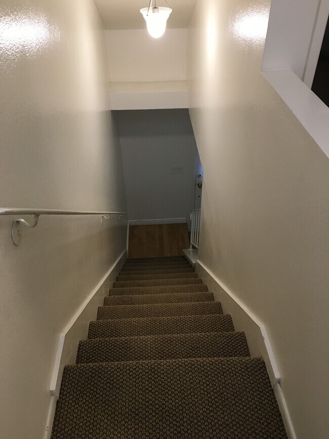 Building Photo - 40 Allenwood Ln