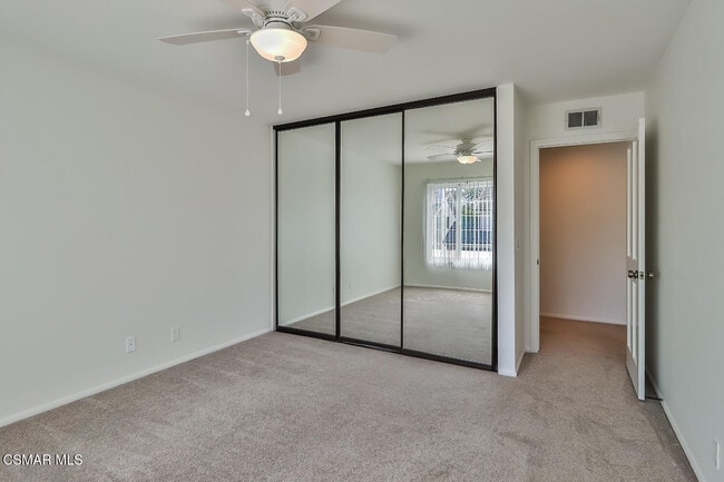 Building Photo - 270 Fox Hills Dr