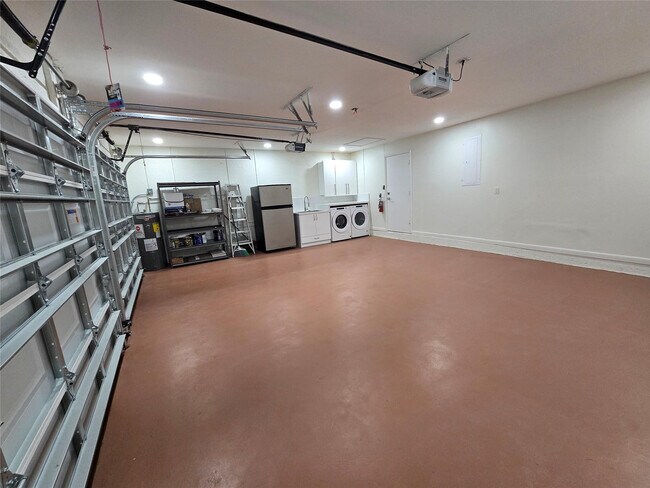 Building Photo - 2177 Montpeliar