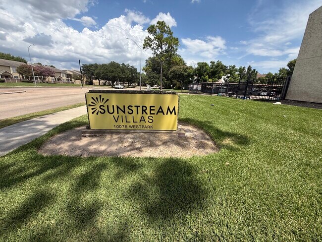 Building Photo - 10075 Westpark Dr