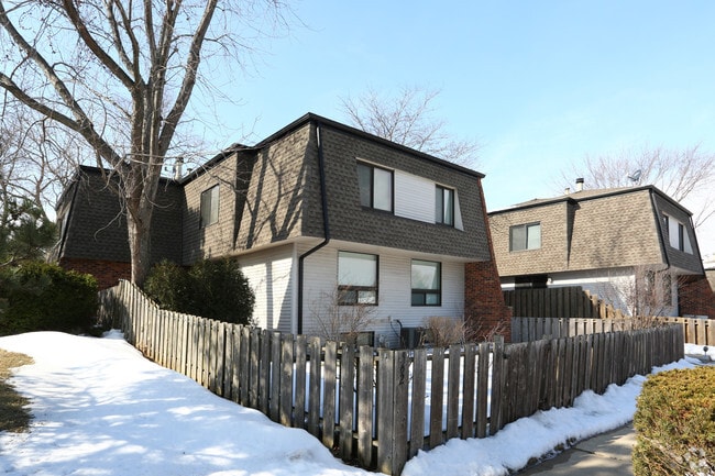 Building Photo - Cobblestone Court Condominiums