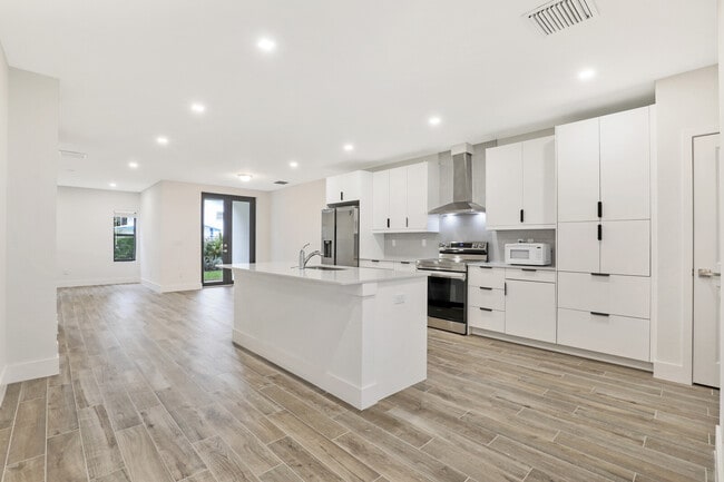 Building Photo - 395 Bella Sol Way