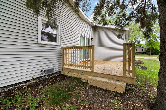 Building Photo - 911 Cherokee Dr