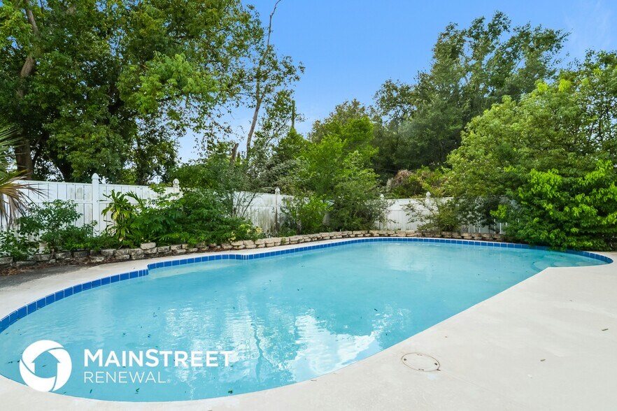 Building Photo - 7000 Watseka Ave