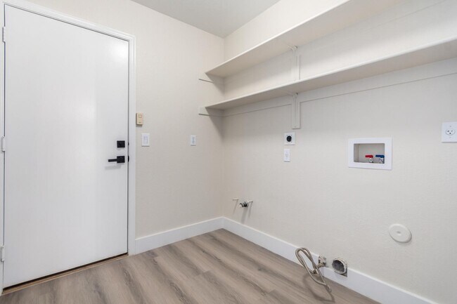 Building Photo - 1630 S Lemon