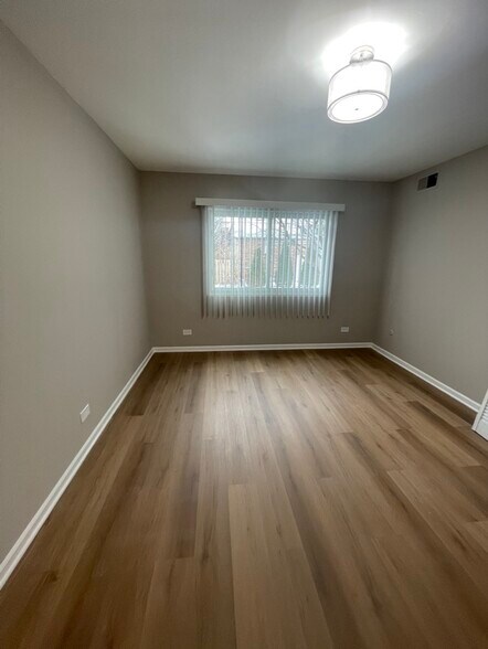 Building Photo - 1047 S Evergreen Ave