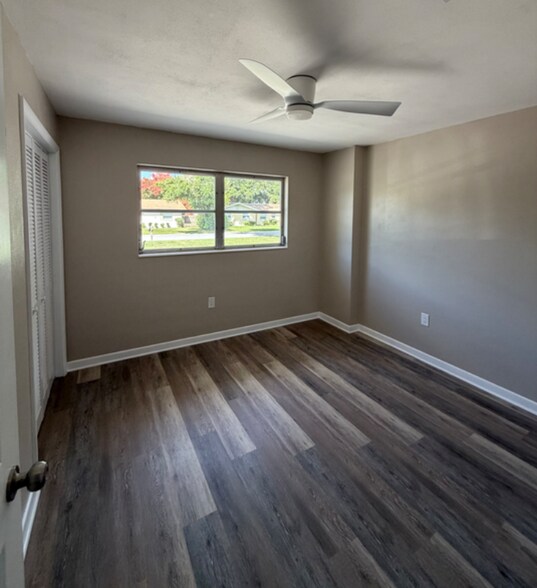 Building Photo - 1500 Ave E NE